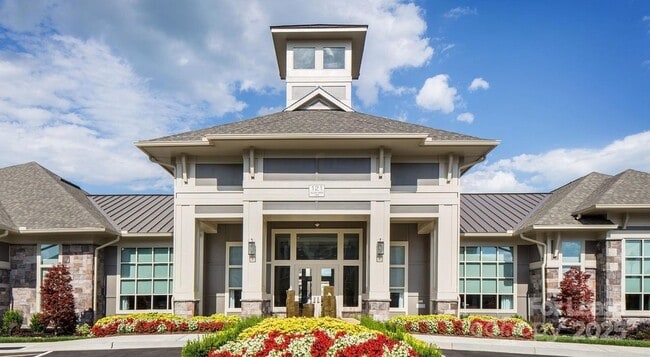 Photo - 121 Village Green Ln Unidad Dalton