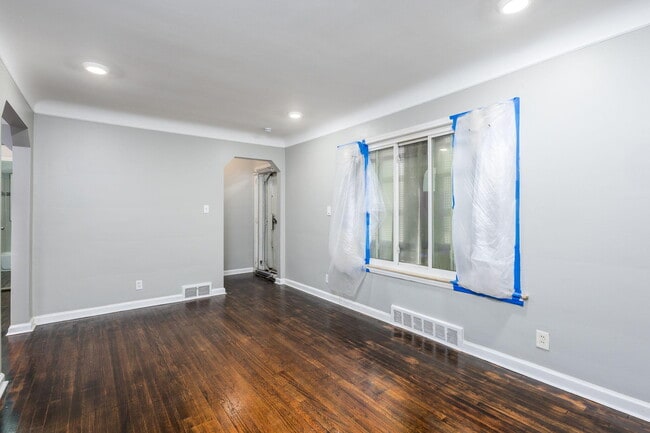 Photo - 21195 Behrendt Ave