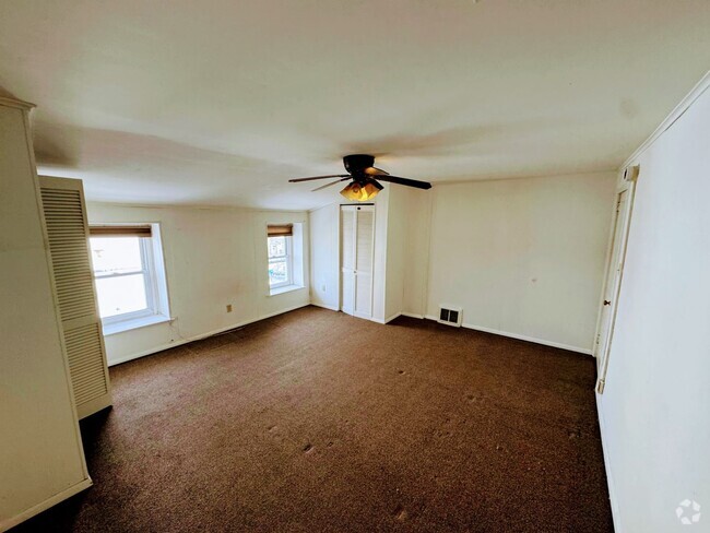 Building Photo - 3BR/2BA Spacious Manayunk Apt with Washer/...