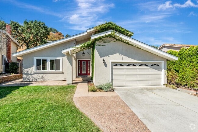 Building Photo - 520 Weybridge Dr Rental