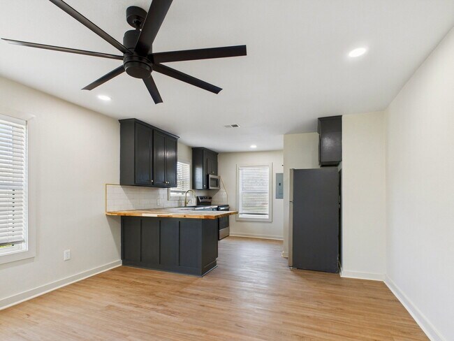 4501 College Main St Unit 4