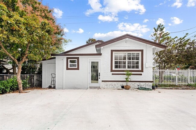 Photo - 3902 NW 3rd Ave