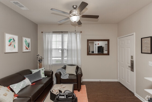 2BR, 2BA - 760 SF