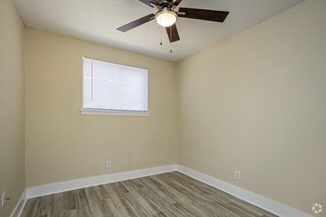 3BR, 2BA Townhouse - 1,100SF - Second Bedroom