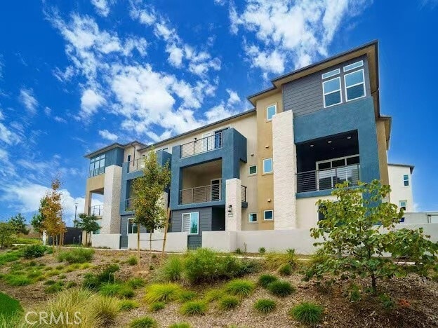 Building Photo - 352 Tank