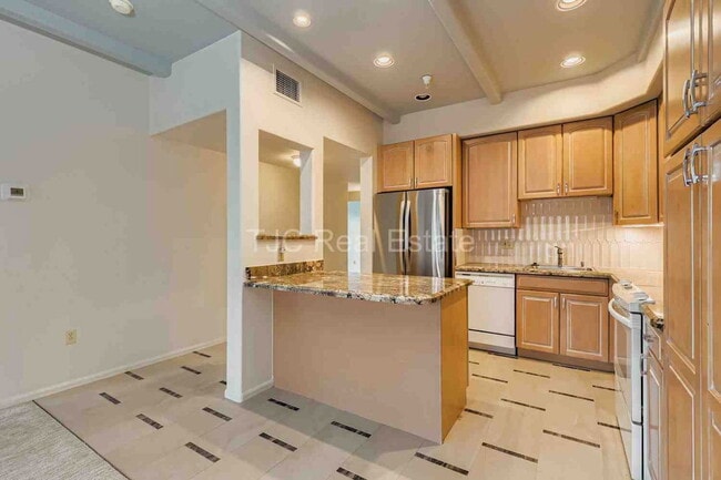 Photo - 180 Cook St Unit 411