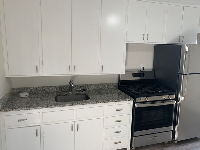 Building Photo - 38 Summer St Unit 12