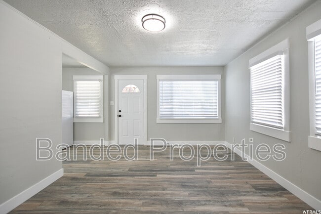 Photo - 267 Maple St
