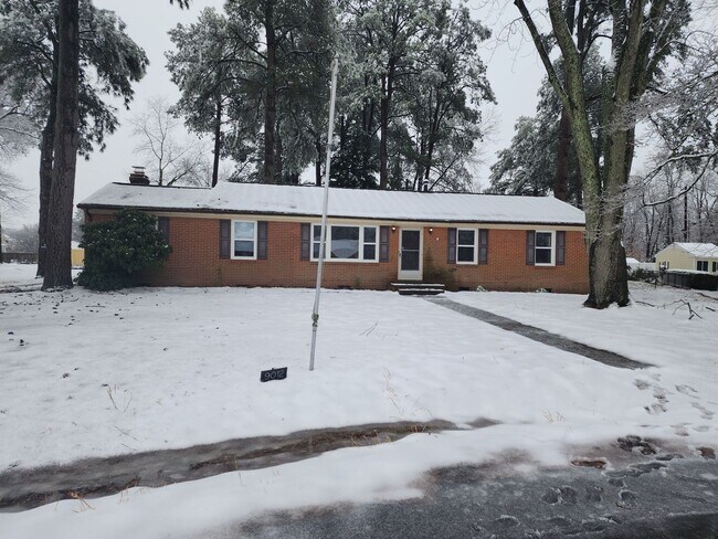 Photo - 3 Bedroom 2 Bath Brick Rancher in Mechanicsville!