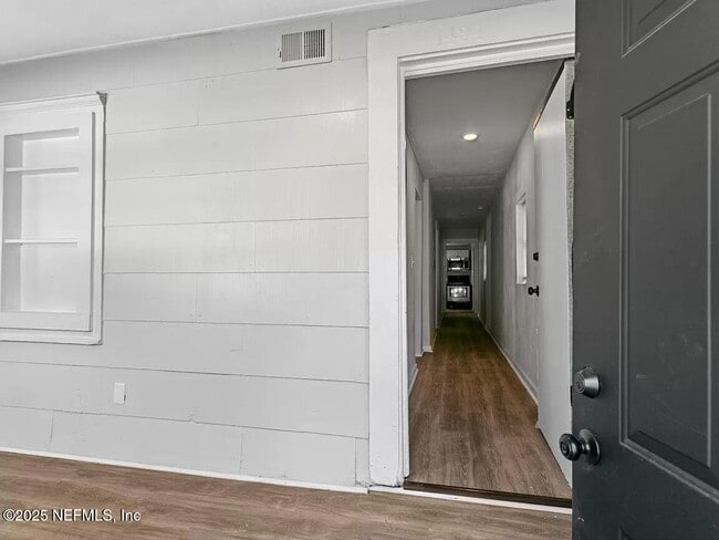 Photo - 1424 E 25th St