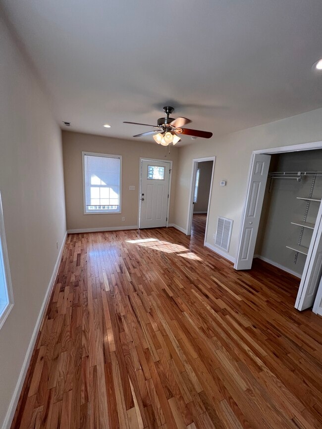 Photo - 3200 Rosewood Ave
