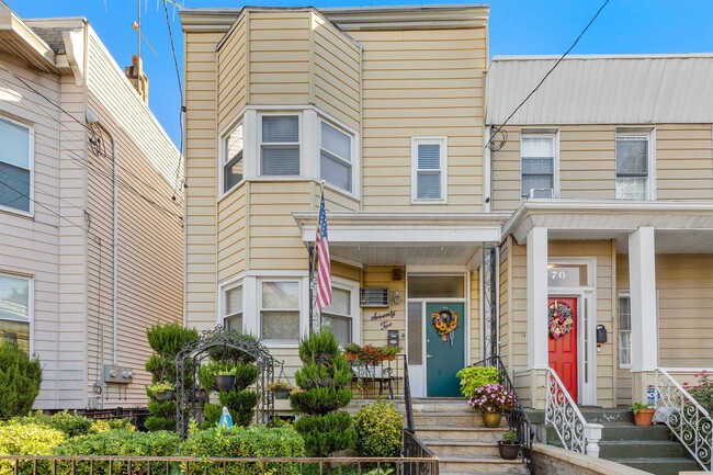 Building Photo - 72 Reservoir Ave Unit 2