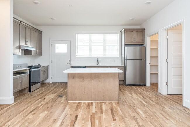 Photo - 3800 Lands End Ct