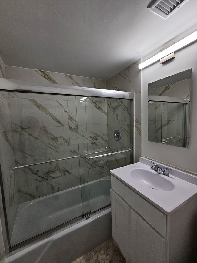 Photo - Regency Apartments