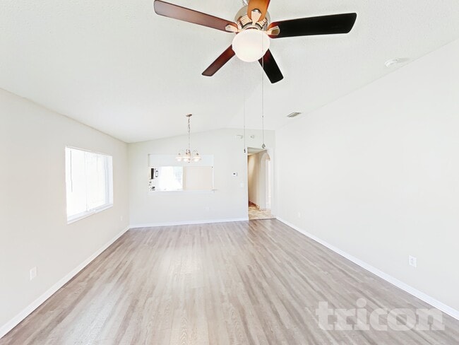 Photo - 533 Scarlet Maple Ct