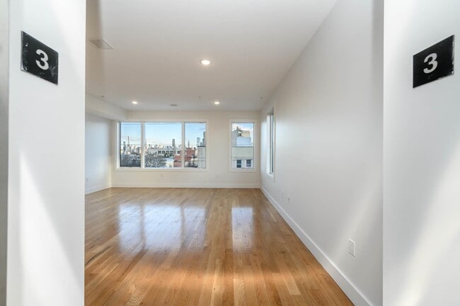 Building Photo - 1707 Palisade Ave Unit 3