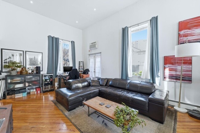 Photo - 174 Grand St Unit 3E