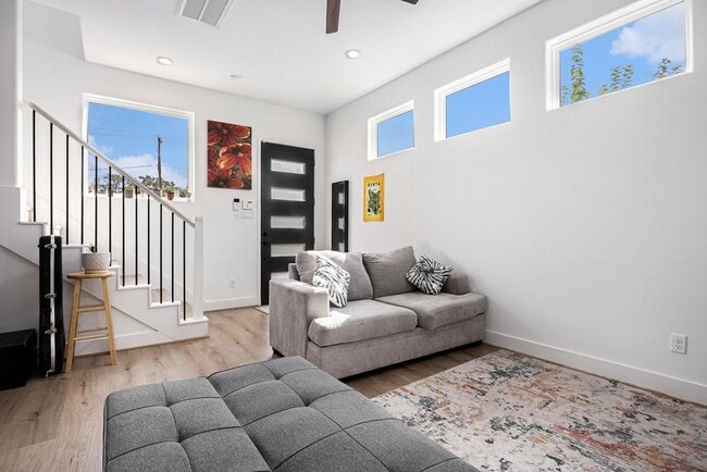 Photo - 203 Danna Ln