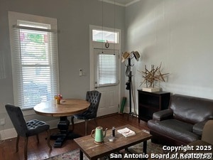 Photo - 203 Devine St