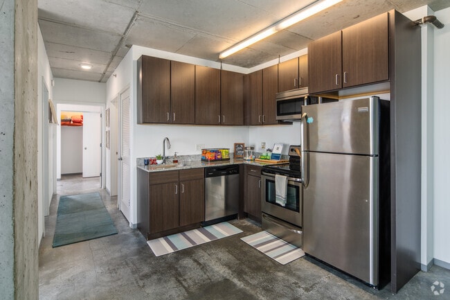 2BR, 2BA - 774SF Kitchen - Vue53