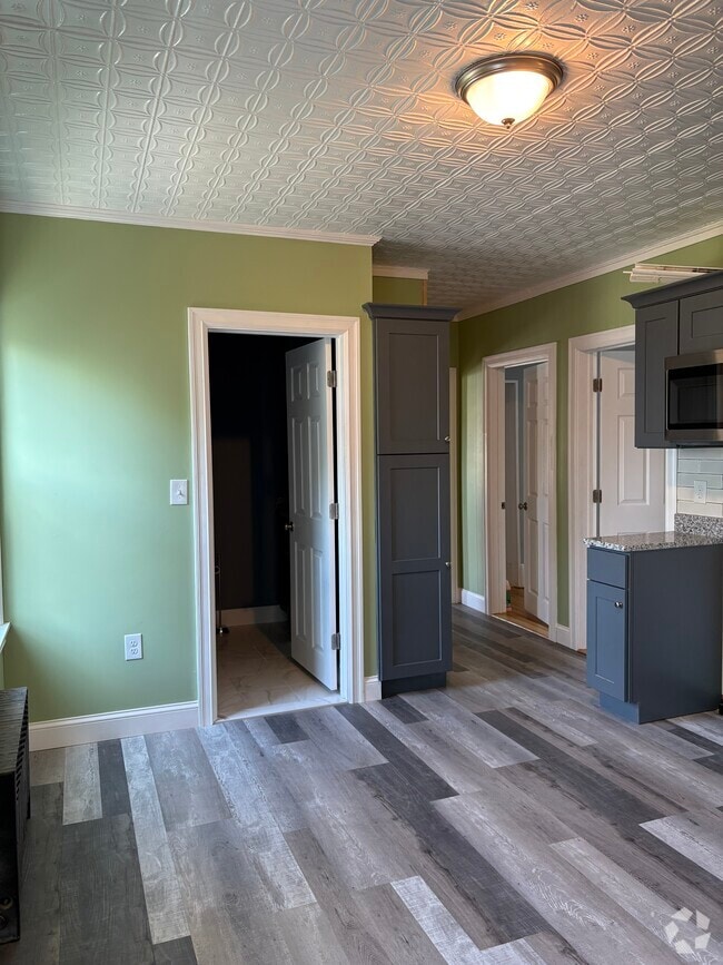 Building Photo - 47 Hall St Unit 47  Hall St Rental