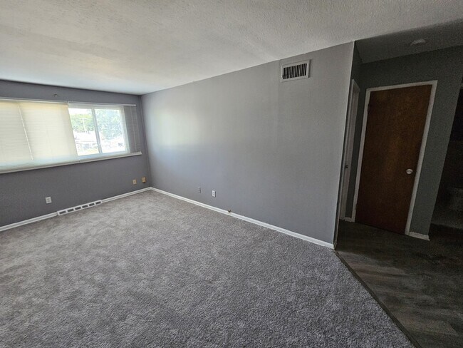 Photo - 18051 Lakeshore Blvd Rental