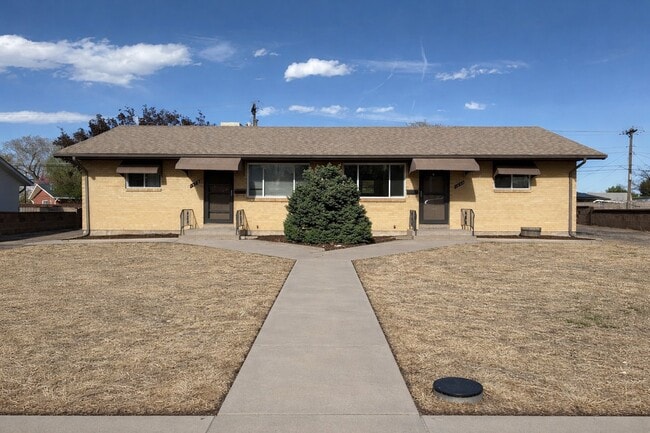 Building Photo - 1632 Hollywood Dr