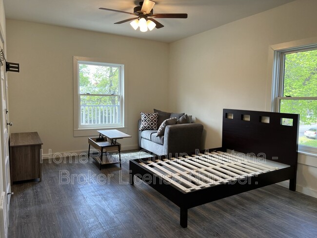 Photo - 508 S 3rd St W