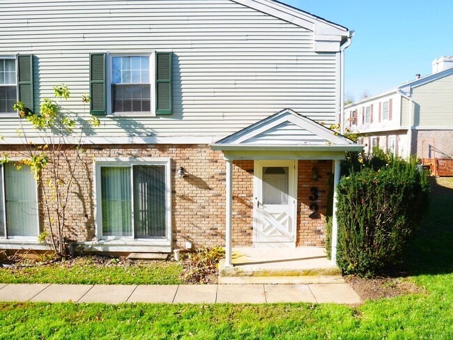Building Photo - Move-In Ready 2-Bedroom End-Unit Townhouse Condo- Reisterstown, MD