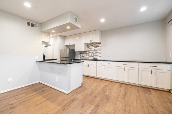 Building Photo - 2750 Holly Hall St Unit 115