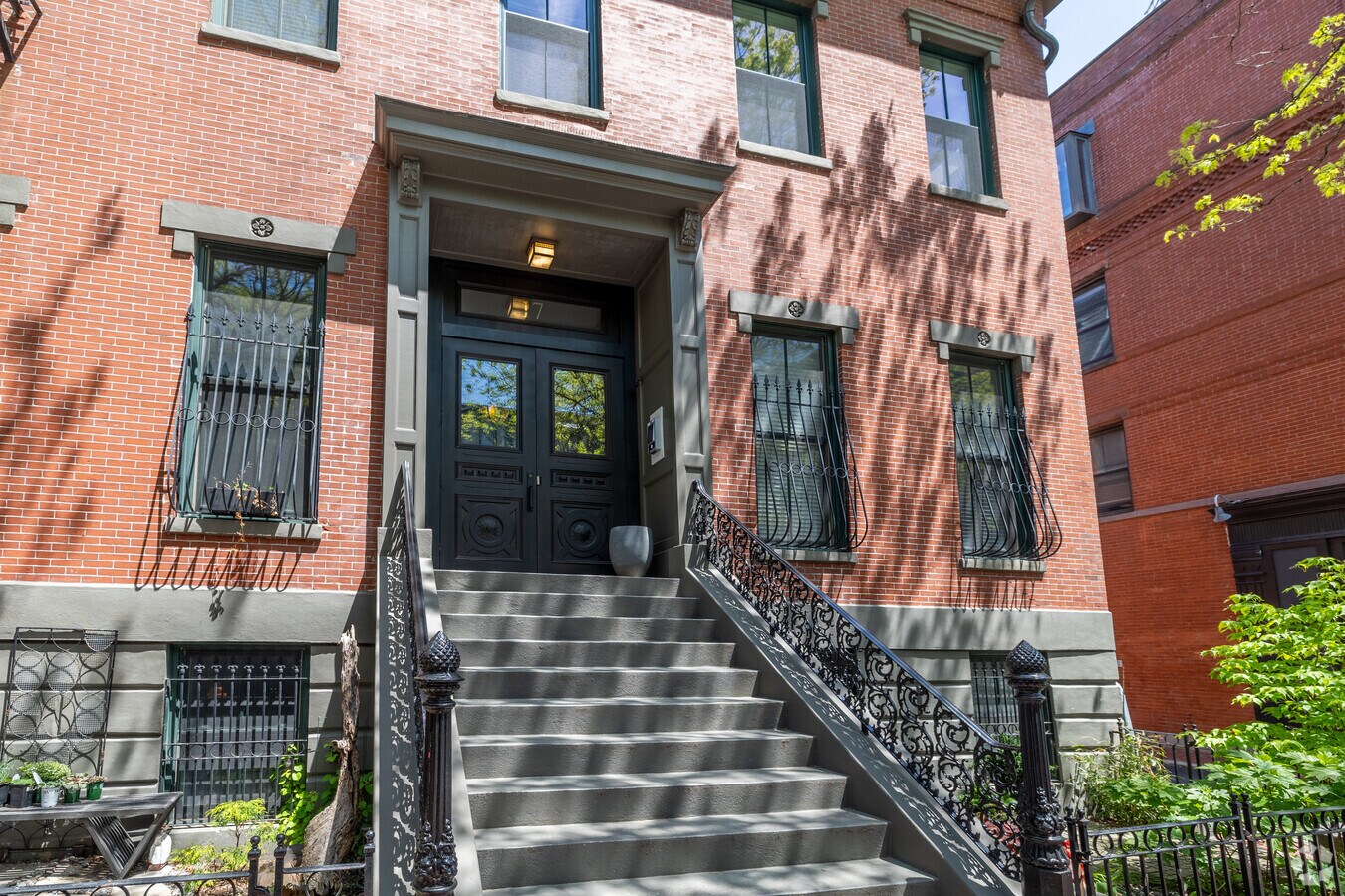 Entrada - 17-21 Worcester Sq