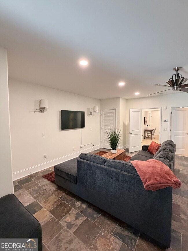 Photo - 942 Glenwood Ave SE