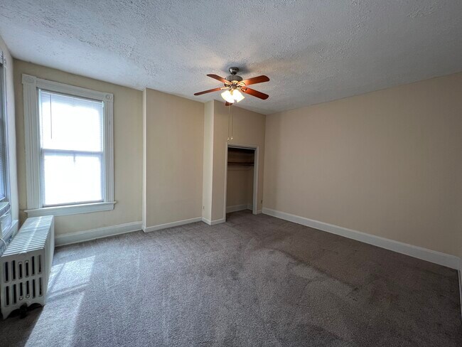 2210 Victor St Unit 3