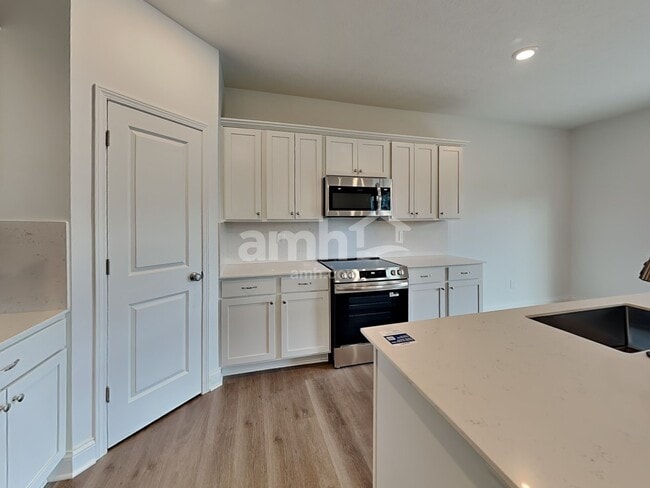 Photo - 9202 Henley Ave