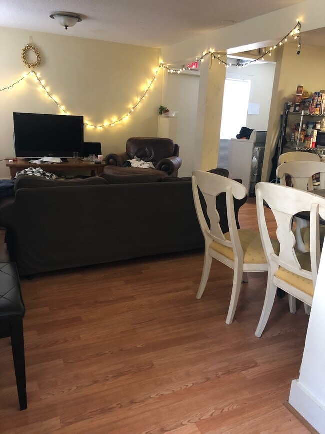 Photo - 6 Bedroom Single Family Home Close to Yale!