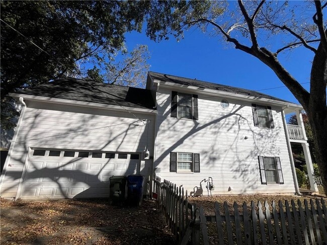 Photo - 889 Crew St SW