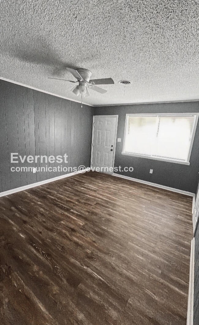 Photo - 4922 E Willow St Unidad a