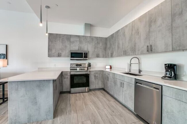 Photo - 1100 Peters St Unidad 307
