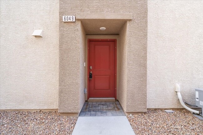 Photo - Newer Townhouse 3 bd, 3 bth, Loft, 2 Car Garage- Priced to be rent!