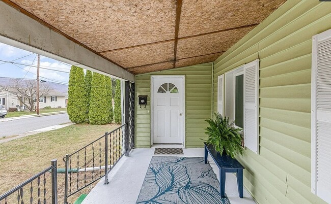 Photo - 536 Lansvale St