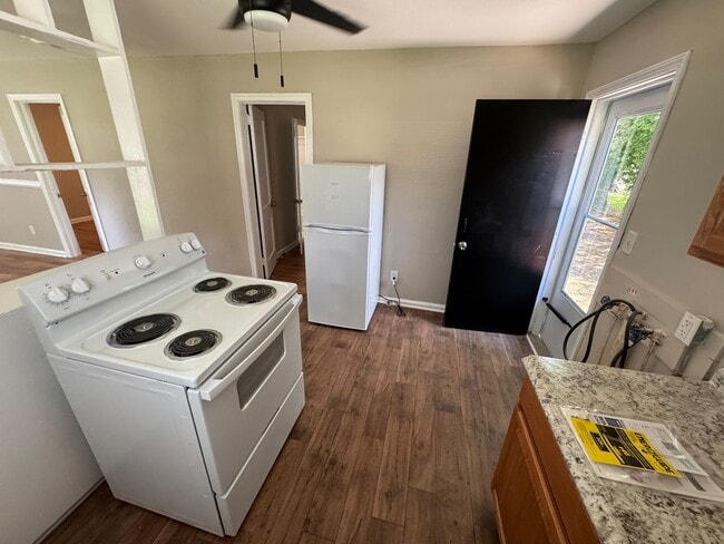 Photo - 1073 Haywood Rd