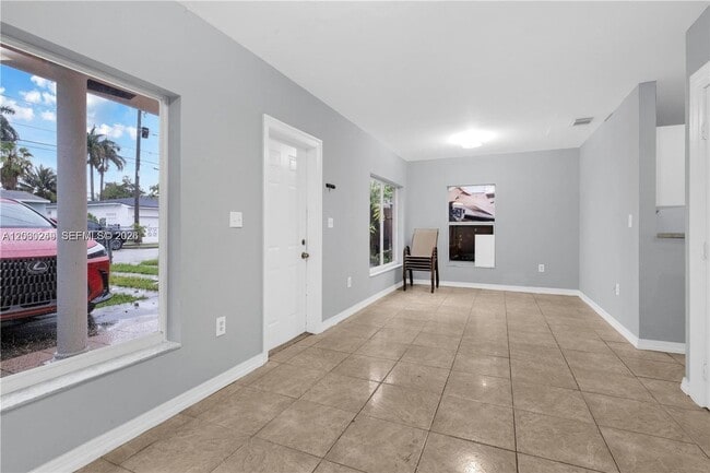 Photo - 2000 NW 27th St