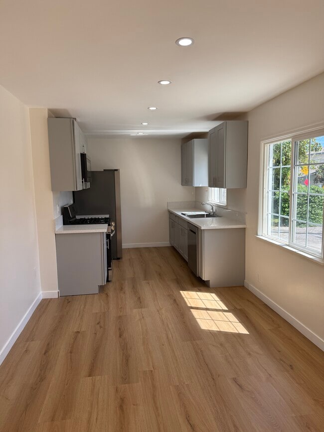 Cocina y comedor - 11307 Miranda St Unidad 1