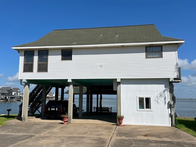 Photo - 1122 Makatea St