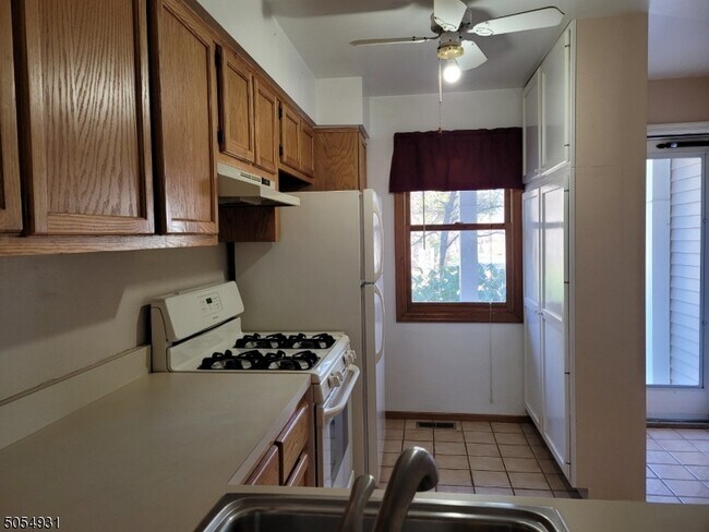 Photo - 133 Carriage Ln