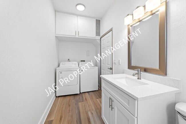 Photo - 931 Rubel St