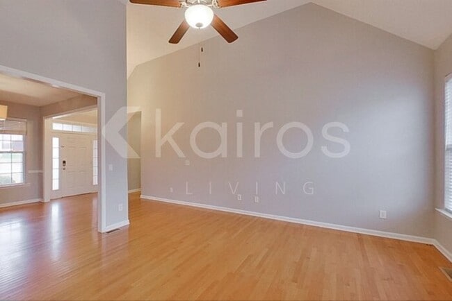 Photo - 605 Sophia Ct