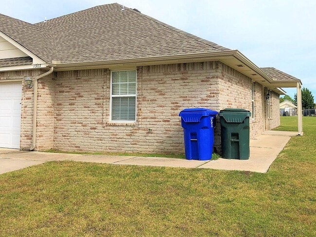 Building Photo - 1309 Commerce Dr Rental