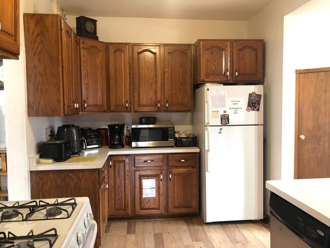 Photo - Large Five Bedroom Home in Lakeside!