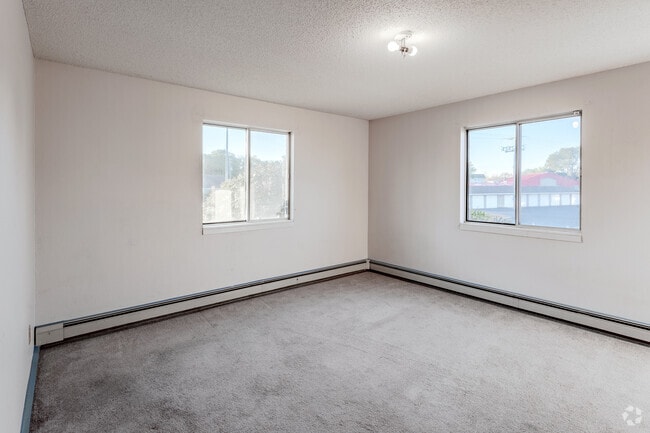 2BR, 1BA - 880SF - Primary Bedroom